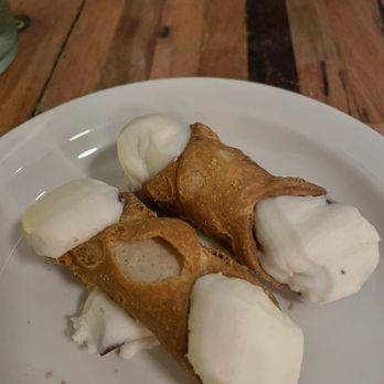 Limoncello Belltown - Cannoli - Italian Near Me - Seattle, Washington Limoncello Belltown - Cannoli - Italian Near Me - Seattle, Washington