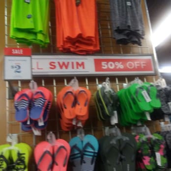 Old Navy Outlet - Men's Clothing Near Me - North Conway, New Hampshire