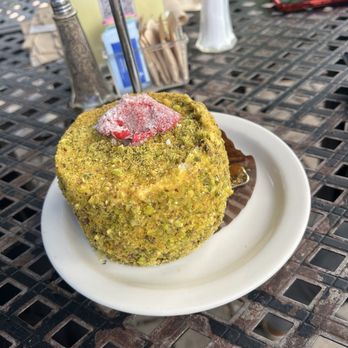 Urth Caffé-Pasadena - Pistachio tiramisu - Cafes Near Me - Pasadena, California