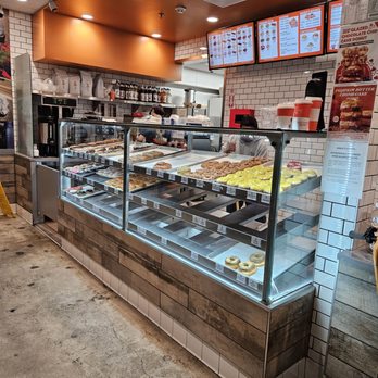 Randy's Donuts - Donuts - Donuts Near Me - Santa Monica, California