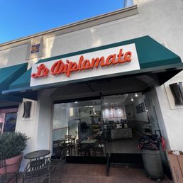 Open 9am-8pm daily. Happy hour options for 9" Hot Chicken Garlic Sandwich bet 3-6pm, bag of chips or small drink $7.40 cash only