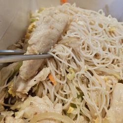 Wonder Wok Restaurant and Bar - Chicken Chow Fun