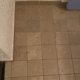 Dirty walls / dirty floor