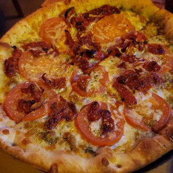 Happy Camper - Pat. Roma tomatoes, sun dried tomatoes, parm, and pesto. Yum! - Pizza Near Me - Chicago, Illinois