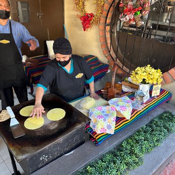 El Mesón de Ensenada - Taco lady - Seafood Near Me - Ensenada, BCN