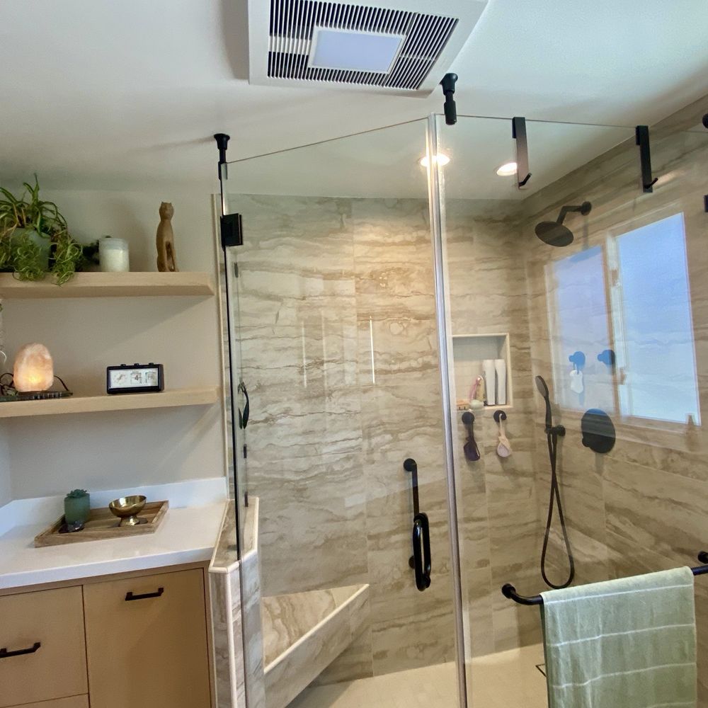 We opted for a large shower with a bench. We opted for a large shower with a bench.