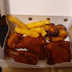 4 PC fried chicken with yucca fries and sweet plantains.