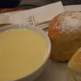 Demel - Buchteln mit Vanillesauce - Cafes Near Me - Vienna, 9