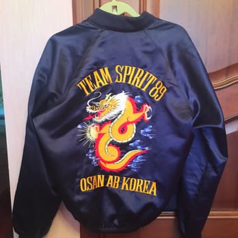 Beacon's Closet - Vintage rockabilly windbreaker with an Asian touch! - Used, Vintage & Consignment Near Me - New York, New York Beacon's Closet - Vintage rockabilly windbreaker with an Asian touch! - Used, Vintage & Consignment Near Me - New York, New York