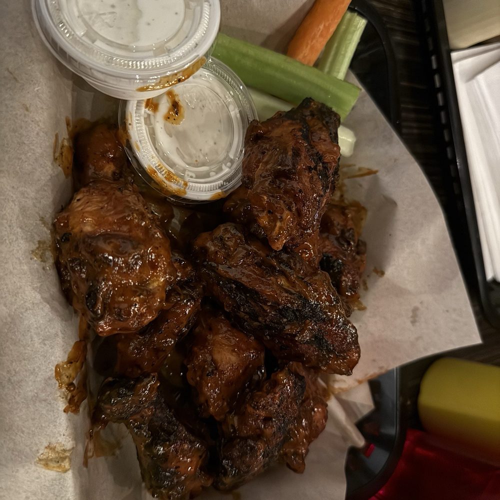 Everett's - Saucy Rossy House Brined Wings - American Near Me - Omaha, Nebraska
