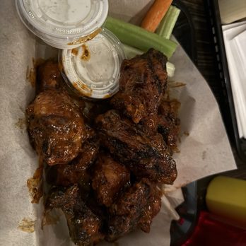 Everett's - Saucy Rossy House Brined Wings - American Near Me - Omaha, Nebraska Everett's - Saucy Rossy House Brined Wings - American Near Me - Omaha, Nebraska