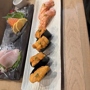 Akami Sushi - Santa Bárbara uní, Japan uni, seared salmon sushi - Sushi Bars Near Me - Arcadia, California