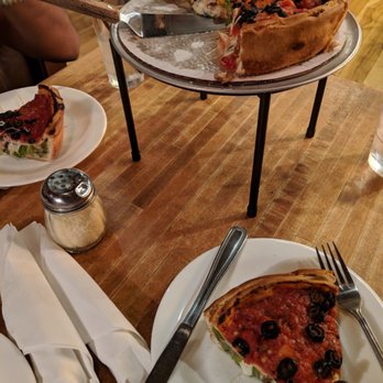 Giordano's - Pizza Near Me - Schaumburg, Illinois