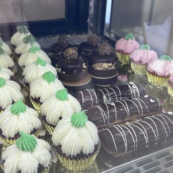 Rocheli Patisserie - Bakeries Near Me - Austin, Texas