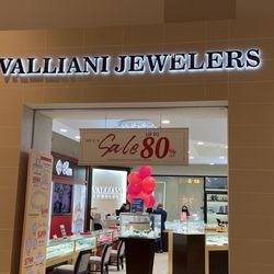 Valliani Jewelers - Empty store for a reason. Horrible customer servicez