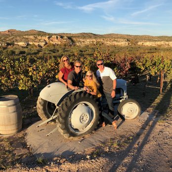 Sedona Wine Tours - Chillin in the vineyard - Wine Tours Near Me Sedona Wine Tours - Chillin in the vineyard - Wine Tours Near Me