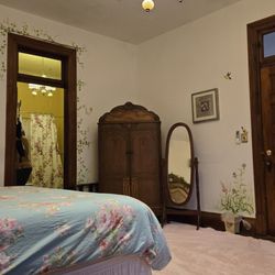 Arcadia Academy Bed & Breakfast - Our roo.