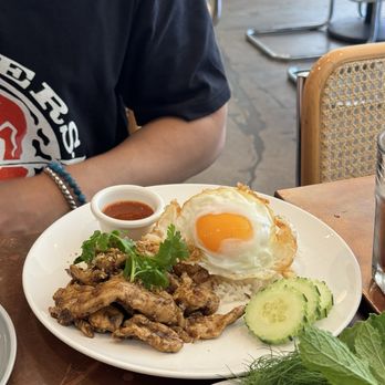 Otus Thai Kitchen & Coffee - Chicken garlic - Thai Near Me - West Hollywood, California Otus Thai Kitchen & Coffee - Chicken garlic - Thai Near Me - West Hollywood, California