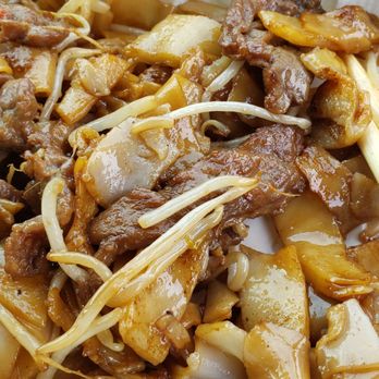 Mama Wing Kitchen - Chow fun, slick with oil, little flavor, no ginger, little beef. - Noodles Near Me - Anacortes, Washington Mama Wing Kitchen - Chow fun, slick with oil, little flavor, no ginger, little beef. - Noodles Near Me - Anacortes, Washington
