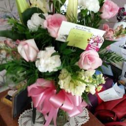 I asked for a pink arrangement for my mother-in-law and this is the beautiful vase she was delivered.