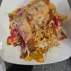 Sueño Latino Restaurant - Pollo con tajadas