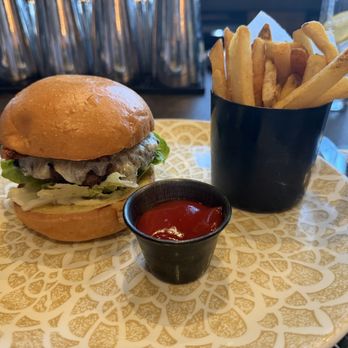 Gordon Ramsay at The Carnaby - The Carnaby Wagyu Burger - British Near Me - Anaheim, California