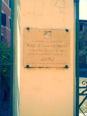 Tempio di Vesta by null