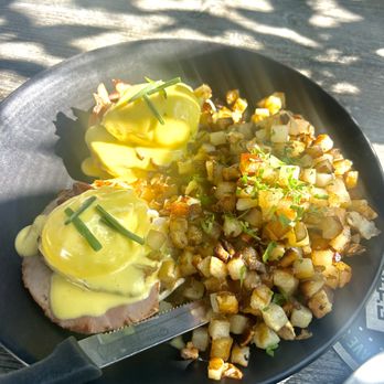 Blu Jam Café - Eggs Benedict - New American Near Me - Los Angeles, California