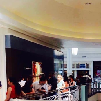 Kung Fu Tea - Line for drinks during the Grand Opening BoGo - Coffee & Tea Near Me - McLean, Virginia
