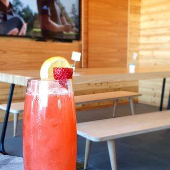 Knoop - Non alcoholic strawberriy mocktail - German Near Me - Grand Rapids, Michigan Knoop - Non alcoholic strawberriy mocktail - German Near Me - Grand Rapids, Michigan