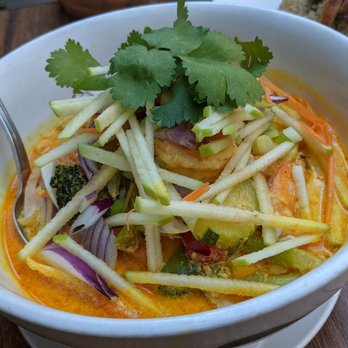 Thai72 - Khao soi - noodles in curry soup with shrimp, green apple, onions, broccoli, zucchini, carrot - Thai Near Me - New York, New York Thai72 - Khao soi - noodles in curry soup with shrimp, green apple, onions, broccoli, zucchini, carrot - Thai Near Me - New York, New York