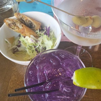 Mandarin Kitchen - Happy hour menu:  gin & tonic, martini, crispy wonton - Seafood Near Me - Santa Rosa, California
