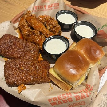 Chili's - Triple Dipper - Bars Near Me - Baldwin Place, New York