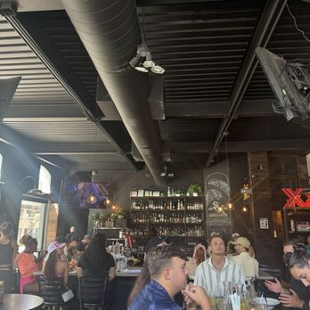 Smith & Kings - Cocktail Bars Near Me - Honolulu, Hawaii