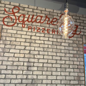 Square Peg Pizzeria Glastonbury - The inside - Pizza Near Me - Glastonbury, Connecticut Square Peg Pizzeria Glastonbury - The inside - Pizza Near Me - Glastonbury, Connecticut