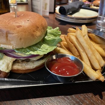 Puttshack - Nashville - BACON JALAPEÑO CHEESEBURGER - Mini Golf Near Me - Nashville, Tennessee