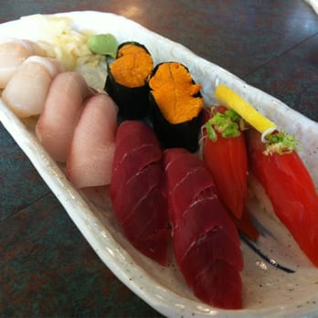 Maneki - Nigiri Sushi (clockwise: uni, wild salmon, maguro, hamachi and hotate) - Japanese Near Me - Seattle, Washington