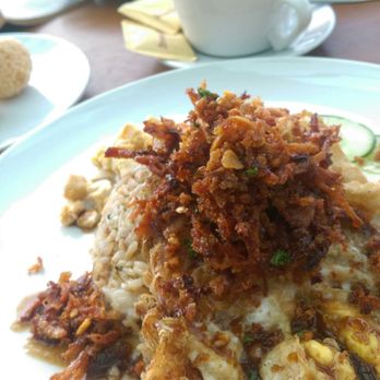 Escala Tagaytay - Adobo chicken shreds with rice, coffee, maize balls with salted egg, fresh fruit - Hotels Near Me - Tagaytay City, CAV