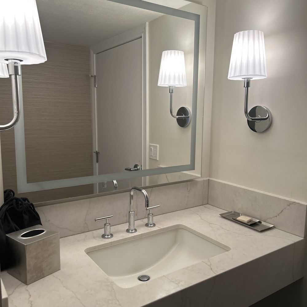 Hotel Metropole - Bathroom mirror with warm and cool lighting options. Came with complimentary hand soap, shampoo, conditioner, body wash,shower cap. - Hotels Near Me - Avalon, California Hotel Metropole - Bathroom mirror with warm and cool lighting options. Came with complimentary hand soap, shampoo, conditioner, body wash,shower cap. - Hotels Near Me - Avalon, California