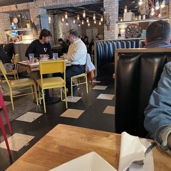 Lou Malnati's Pizzeria - Inside - Pizza Near Me - Chicago, Illinois