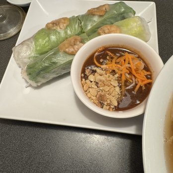 Pho Viet Nam 3969 - Shrimp and pork summer role - Vietnamese Near Me - Niagara Falls, Ontario