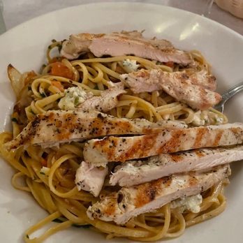 La Scarola - Pasta alla Joe, no longer on menu but they made it for me Looks blah in photo, but under that chicken is heaven - Italian Near Me - Chicago, Illinois La Scarola - Pasta alla Joe, no longer on menu but they made it for me Looks blah in photo, but under that chicken is heaven - Italian Near Me - Chicago, Illinois