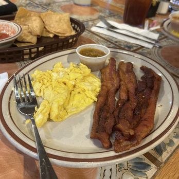Monroe's Restaurant - Breakfast plate with perfectly crisp bacon. - Breakfast & Brunch Near Me - Albuquerque, New Mexico