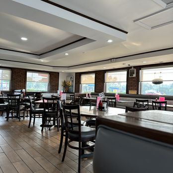 Rise & Shine - A look into the west side of the restaurant - American Near Me - Sycamore, Illinois Rise & Shine - A look into the west side of the restaurant - American Near Me - Sycamore, Illinois