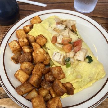 Biscuits Country Cafe - Omelette with veggies and chicken with house fries - Breakfast & Brunch Near Me - Tucson, Arizona