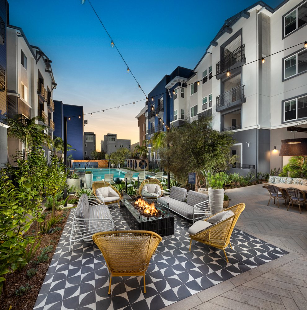 CITRON APARTMENTS Updated October 2024 68 Photos & 16 Reviews 901 E South St, Anaheim