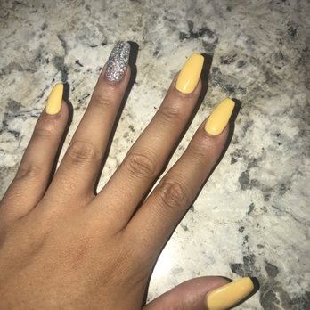 Classic Nails - Nails by Mindy - Nail Salons Near Me - Anaheim, California
