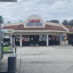 Sinclair Gasoline - The clerk at this gas stations is rude and disrespectful!