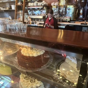 Café Intermezzo - Avalon - The barista ignoring us to text on her phone - Coffee & Tea Near Me - Alpharetta, Georgia