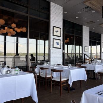 Blu Pointe - Seating area - Seafood Near Me - Newburgh, New York